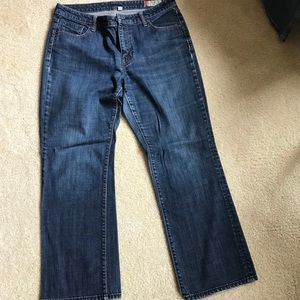 Gap classic fit straight leg medium wash jeans